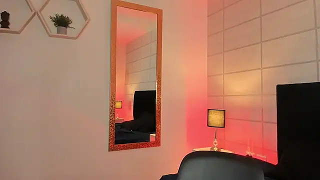 Snapshot of Christine_Laam chatting on October 2025 12:06:02 PM Christine Laam online show from October 2025 12:06:02 PM