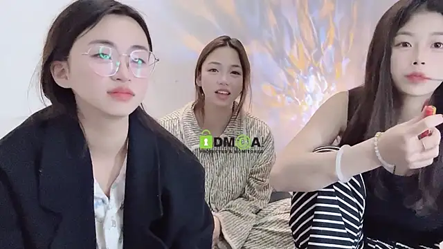 Snapshot of MM_YY_SS chatting on January 2025 03:17:02 PM MM YY SS online show from January 2025 03:17:02 PM