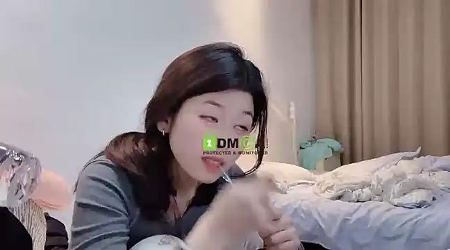 Snapshot of MM_YY_SS chatting on January 2025 02:35:02 PM MM YY SS online show from January 2025 02:35:02 PM