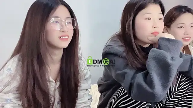 Snapshot of MM_YY_SS chatting on December 2024 02:17:02 PM MM YY SS online show from December 2024 02:17:02 PM