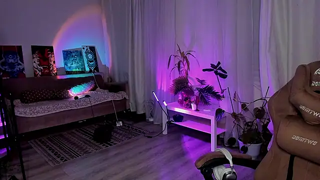 Snapshot of annallurings chatting on January 2025 01:02:01 PM annallurings online show from January 2025 01:02:01 PM