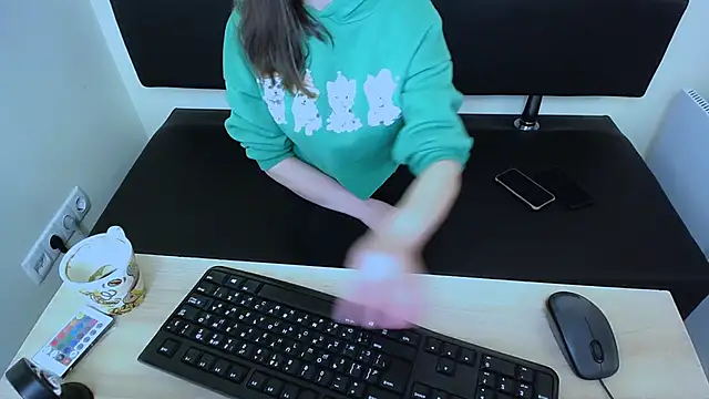 LaimaV  online show from November 2025 12:31:01 PM