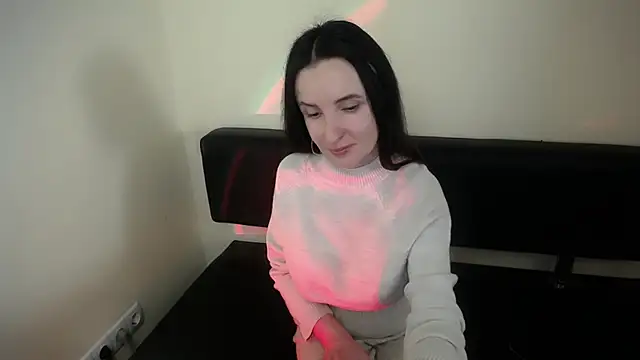 LaimaV  online show from December 2025 01:43:02 PM