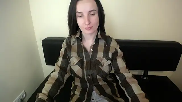 LaimaV  online show from December 2025 12:29:02 PM