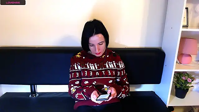 Snapshot of LaimaV_ chatting on December 2024 10:12:02 AM LaimaV online show from December 2024 10:12:02 AM
