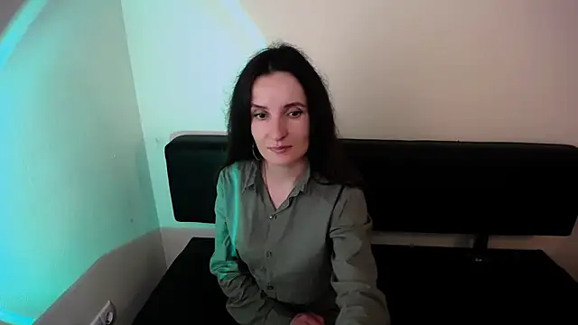 Snapshot of LaimaV_ chatting on October 2025 12:06:02 PM LaimaV online show from October 2025 12:06:02 PM