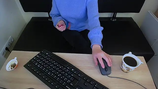 LaimaV  online show from November 2025 01:50:02 PM