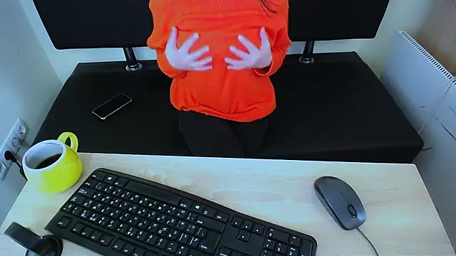 LaimaV  online show from November 2025 07:46:02 AM