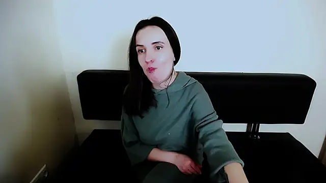 Snapshot of LaimaV_ chatting on October 2025 01:54:02 PM LaimaV online show from October 2025 01:54:02 PM