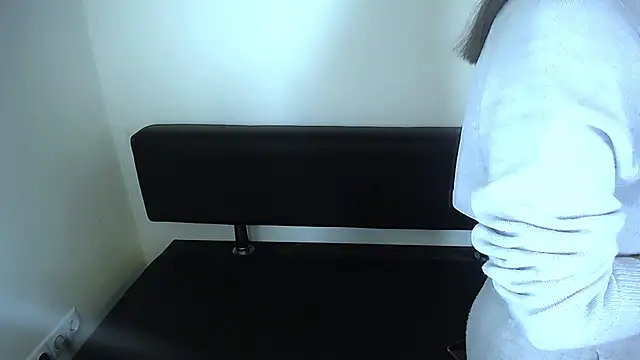 LaimaV  online show from November 2025 01:04:02 PM