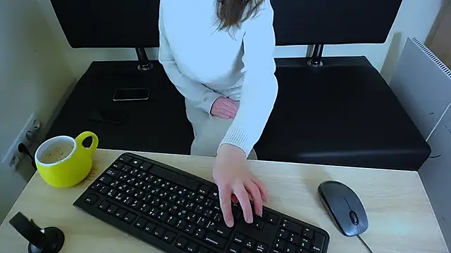 LaimaV  online show from November 2025 10:42:02 AM