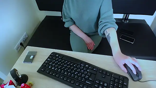 LaimaV  online show from November 2025 09:36:02 AM