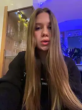 Bodee Cat  online show from December 2024 03:06:01 PM