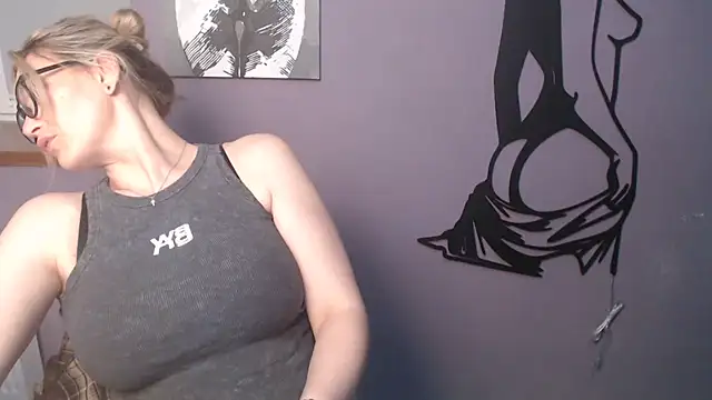  sexy lady online show from June 2026 02:33:01 PM