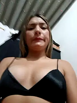 Snapshot of GIRL_DONCELLA chatting on January 2025 12:35:02 AM GIRL DONCELLA online show from January 2025 12:35:02 AM