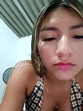 Snapshot of GIRL_DONCELLA chatting on January 2025 12:33:01 AM GIRL DONCELLA online show from January 2025 12:33:01 AM