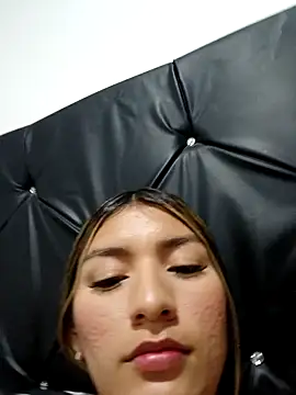 Snapshot of GIRL_DONCELLA chatting on January 2025 11:04:01 PM GIRL DONCELLA online show from January 2025 11:04:01 PM