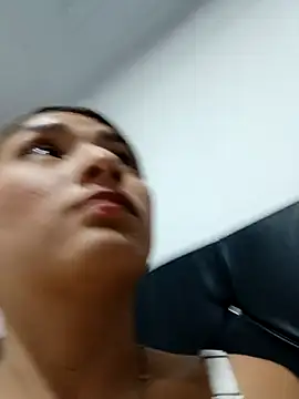 Snapshot of GIRL_DONCELLA chatting on February 2025 10:05:01 PM GIRL DONCELLA online show from February 2025 10:05:01 PM