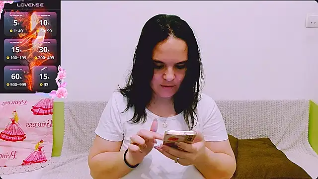 Snapshot of Ella-Diamond chatting on March 2025 08:59:01 PM Ella-Diamond online show from March 2025 08:59:01 PM
