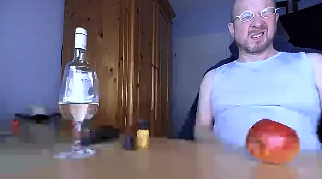 Snapshot of Tom_PP_cgn chatting on February 2025 04:24:01 AM Tom PP cgn online show from February 2025 04:24:01 AM