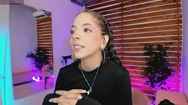 Snapshot of Sapphire_Venuss chatting on February 2026 01:22:01 AM Sapphire Venuss online show from February 2026 01:22:01 AM