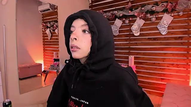 Snapshot of Sapphire_Venuss chatting on December 2025 12:38:02 AM Sapphire Venuss online show from December 2025 12:38:02 AM