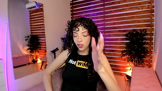 Snapshot of Sapphire_Venuss chatting on January 2026 02:07:01 AM Sapphire Venuss online show from January 2026 02:07:01 AM