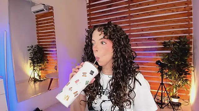 Sapphire Venuss online show from April 2026 02:18:01 AM