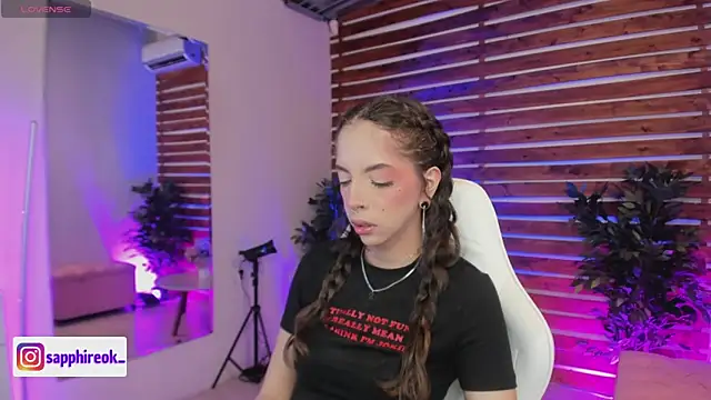 Snapshot of Sapphire_Venuss chatting on February 2026 12:56:01 AM Sapphire Venuss online show from February 2026 12:56:01 AM