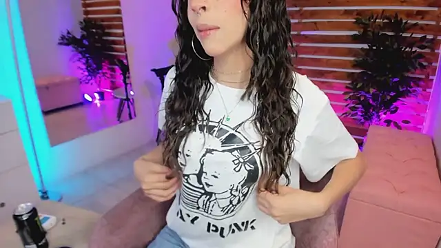 Snapshot of Sapphire_Venuss chatting on February 2026 12:18:02 AM Sapphire Venuss online show from February 2026 12:18:02 AM