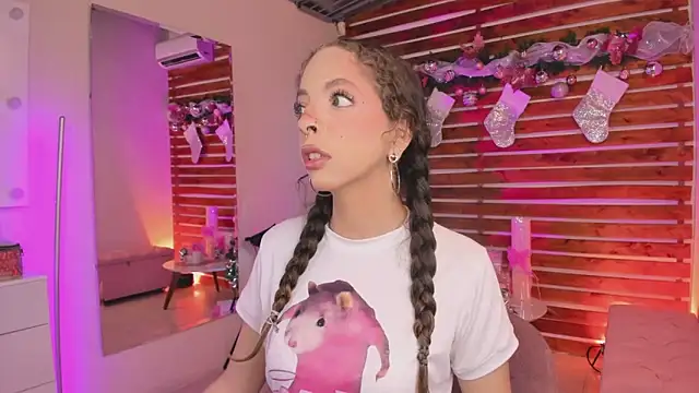 Sapphire Venuss online show from December 2025 11:55:02 PM