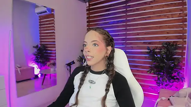 Snapshot of Sapphire_Venuss chatting on February 2026 01:28:01 AM Sapphire Venuss online show from February 2026 01:28:01 AM