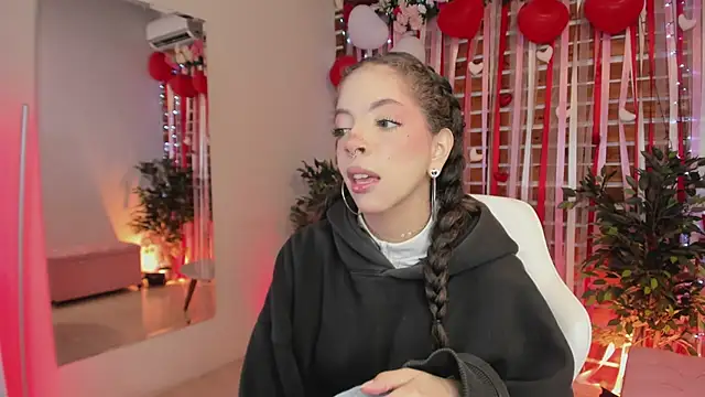 Snapshot of Sapphire_Venuss chatting on February 2026 12:42:02 AM Sapphire Venuss online show from February 2026 12:42:02 AM