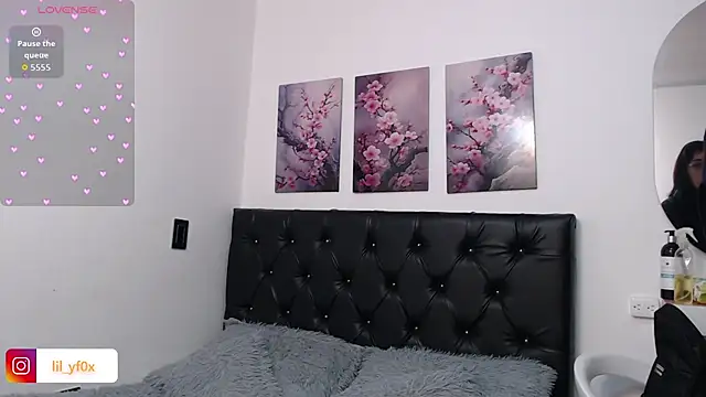 lily f00x online show from September 2025 12:05:01 PM
