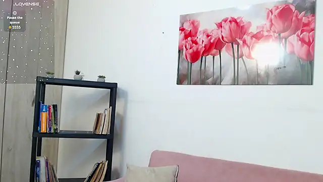 lily f00x online show from April 2026 12:45:01 PM