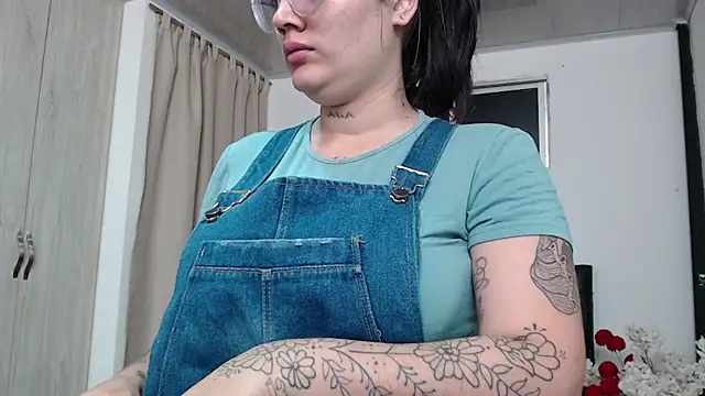 lily f00x online show from March 2026 12:33:02 PM