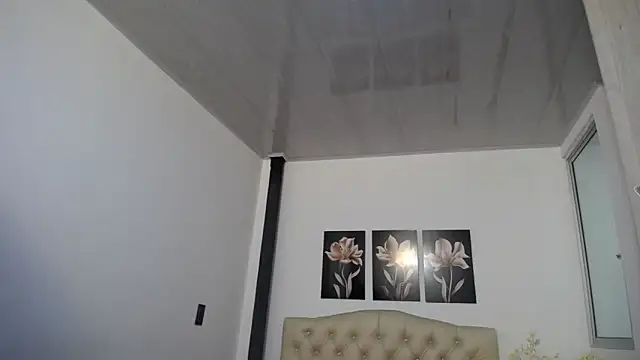 lily f00x online show from April 2026 12:33:01 PM