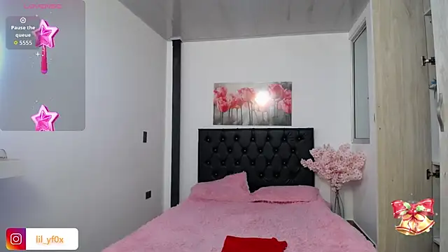 lily f00x online show from December 2025 12:30:03 PM