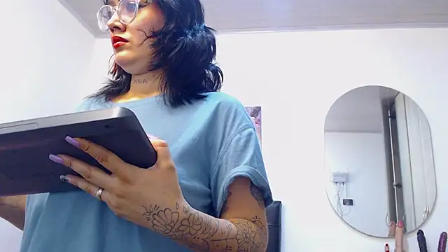 lily f00x online show from October 2025 12:39:01 PM
