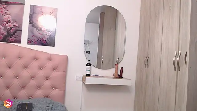 lily f00x online show from January 2026 12:45:01 PM