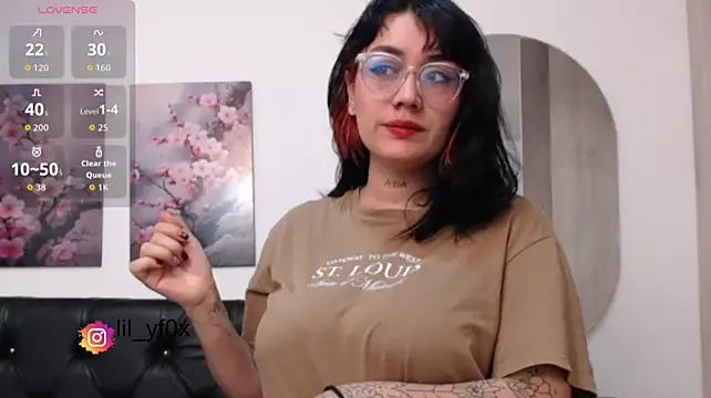 lily f00x online show from September 2025 12:38:01 PM