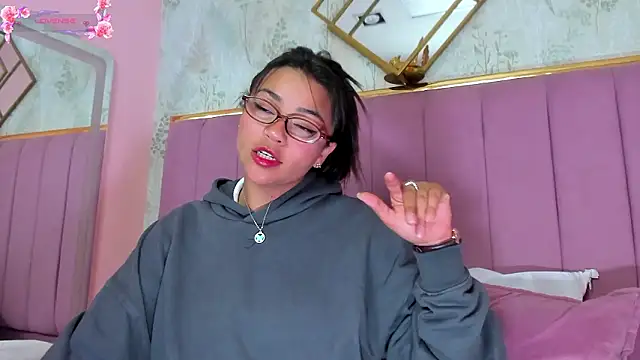 KimDevinne online show from February 2026 02:42:02 AM