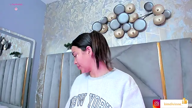 KimDevinne online show from October 2025 03:30:01 AM