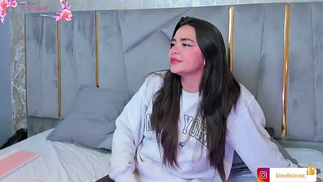 KimDevinne online show from October 2025 02:37:02 AM