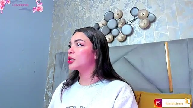 KimDevinne online show from November 2025 02:47:02 AM