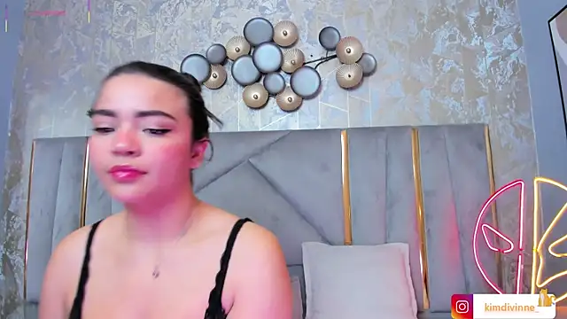 KimDevinne online show from September 2025 03:01:01 AM