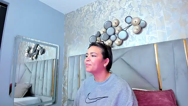 KimDevinne online show from February 2026 02:33:02 AM