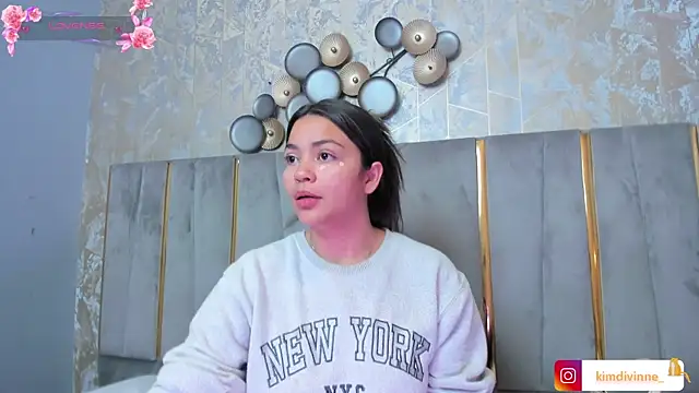 KimDevinne online show from November 2025 02:37:01 AM