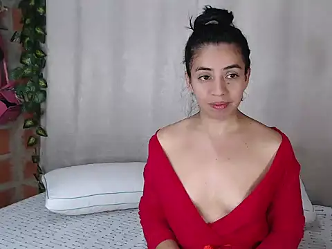 Snapshot of anngela01 chatting on February 2025 04:22:01 PM anngela01 online show from February 2025 04:22:01 PM