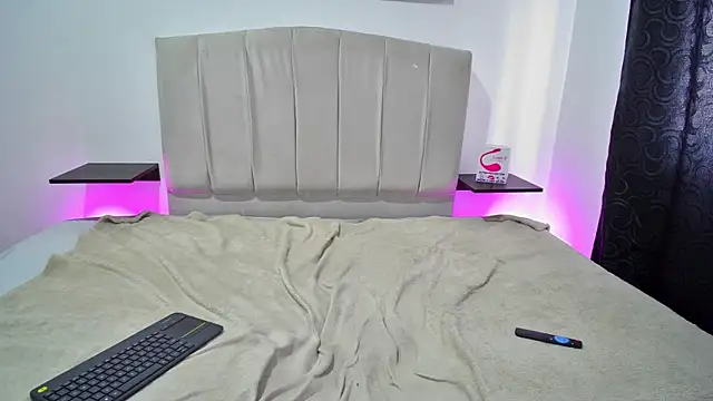 Valen Thompsom online show from January 2025 07:16:02 PM